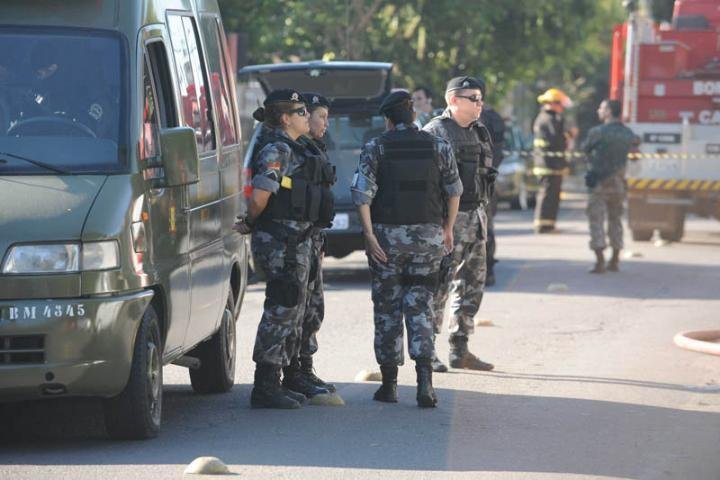 Pol&iacute;cia negocia com tenente da Aeron&aacute;utica desde a madrugada em Canoas