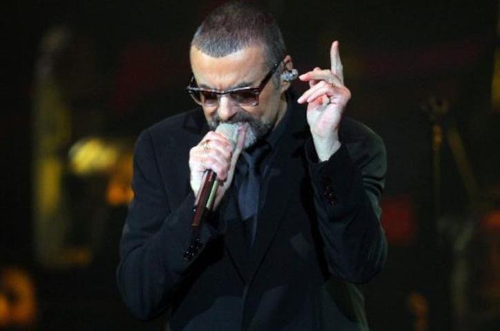George Michael sofre complica&ccedil;&otilde;es de pneumonia e corre risco de vida