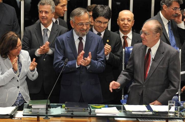 Jo&atilde;o Capiberibe recebeu a posse de Jos&eacute; Sarney, seu advers&aacute;rio pol&iacute;tico de longa data