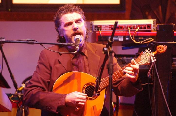 Hique Gomez se apresentar&aacute; nesta quarta-feira no Teatro S&atilde;o Pedro