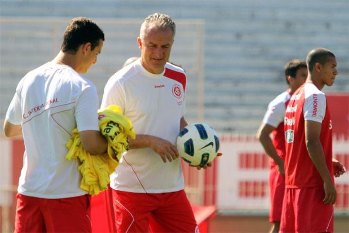 Dorival quer isolar Inter das mudan&ccedil;as no Gr&ecirc;mio 