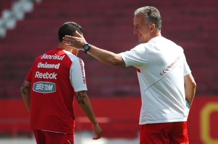Dorival comandou treino fechado do Inter