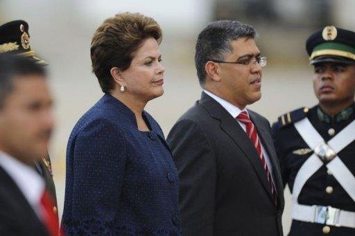 Dilma chegou a Caracas nesta quinta-feira