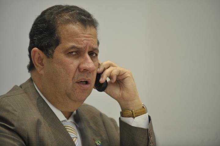 C&acirc;mara abre sindic&acirc;ncia contra Lupi por ocupar cargos simult&acirc;neos