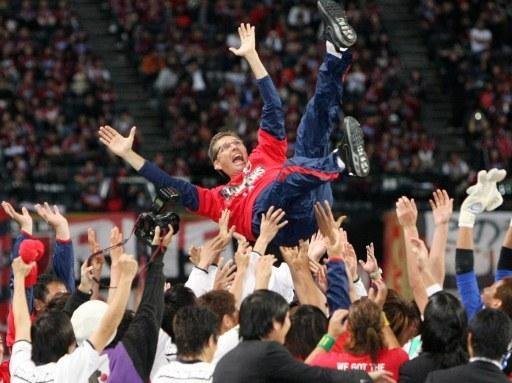 Oswaldo de Oliveira est&aacute; no Jap&atilde;o e &eacute; &iacute;dolo no Kashima Antlers
