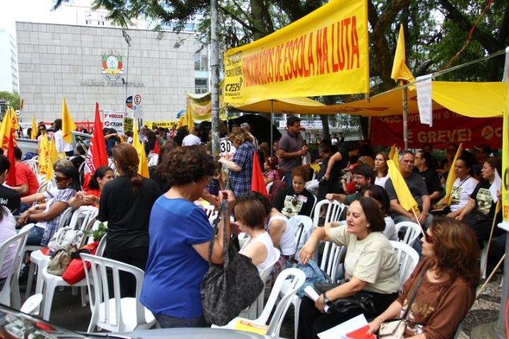 Professores estaduais encerram greve ap&oacute;s duas semanas