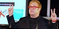 Elton John critica fascistas que estigmatizam a Aids