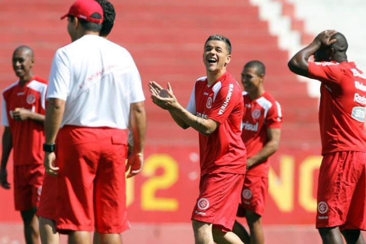 Inter se prepara para enfrentar um Gr&ecirc;mio fechado no Beira-Rio