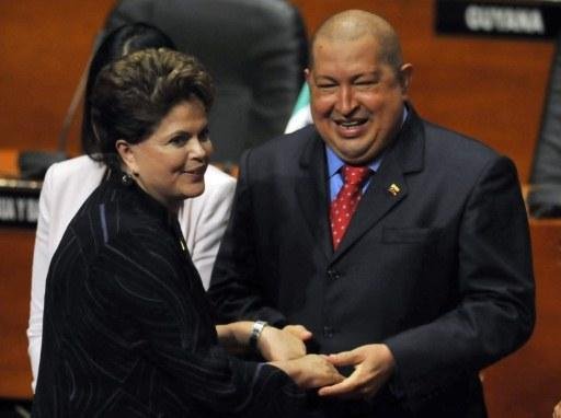 Dilma brincou com Ch&aacute;vez em Caracas
