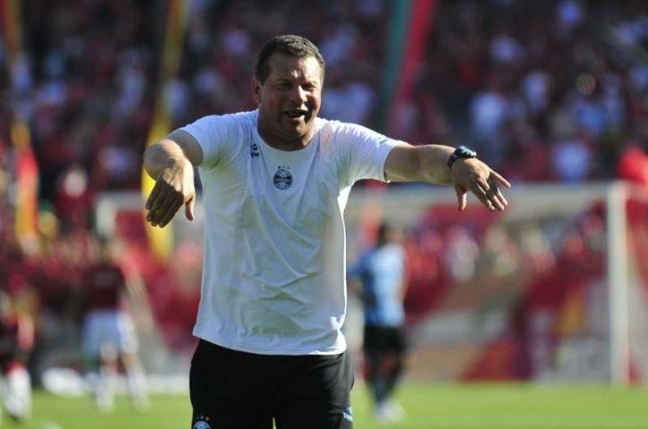 Roth recusa entrevista e deseja feliz Natal &agrave; torcida