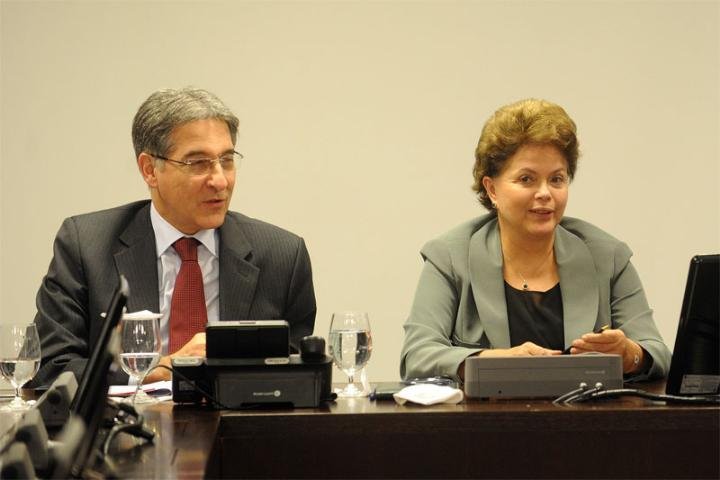 Presidente quer evitar que crise pol&iacute;tica atinja Fernando Pimentel, indicado pessoal dela
