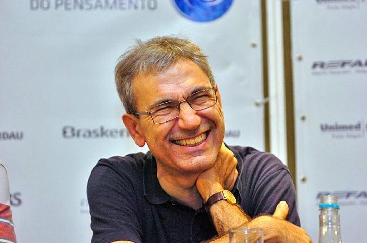 Turco Orhan Pamuk comentou seu novo livro &acute;O Romancista Ing&ecirc;nuo e o Sentimental`