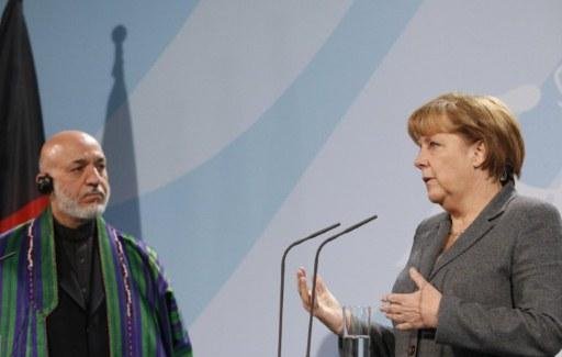 Merkel defende reformas importantes ap&oacute;s amea&ccedil;a de ag&ecirc;ncia de classifica&ccedil;&atilde;o