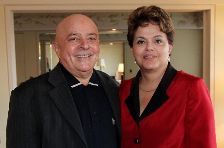 Lula estava bem-humorado e fez quest&atilde;o de cumprimentar as pessoas no sagu&atilde;o do hotel
