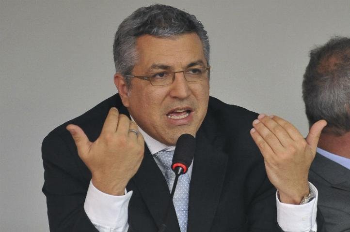 Ministro da Sa&uacute;de participou de subcomiss&atilde;o da C&acirc;mara que discute o consumo de bebidas