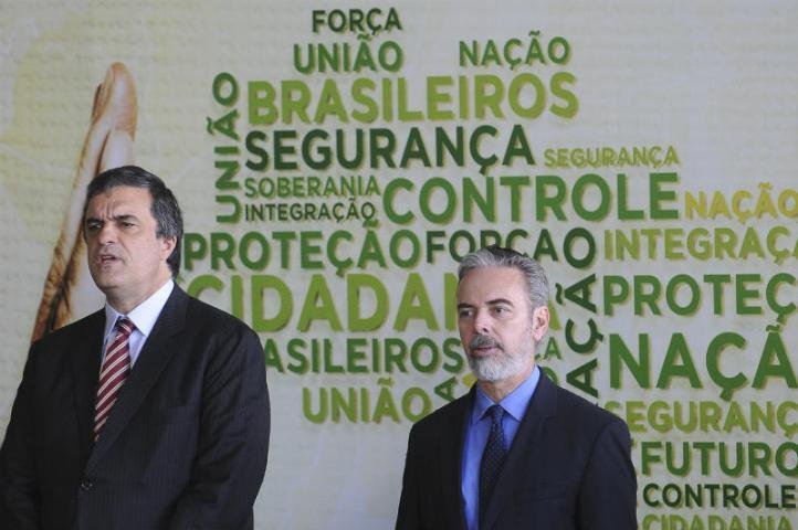 Ministro da Justi&ccedil;a anuncia 2,8 mil postos da PF e PRF em 2012