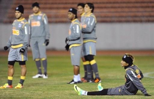 Santos treina sob forte frio no Jap&atilde;o