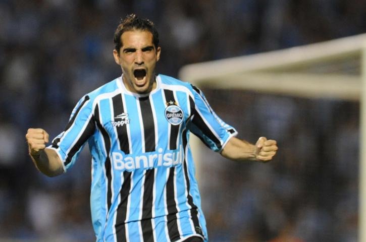 Escudero tenta renovar com o Gr&ecirc;mio por mais uma temporada