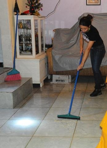 Com dura&ccedil;&atilde;o de cerca de meia hora, chuva provocou estragos na cidade