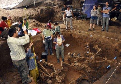 V&iacute;timas da ditadura argentina encontradas em fossa comum