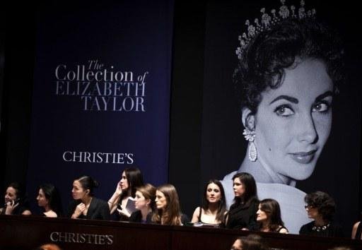 Pe&ccedil;a, da marca Dior, foi oferecida pela casa Christie&acute;s de Nova Iorque
