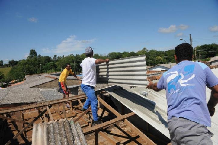 Granizo destelhou casas em S&atilde;o Jer&ocirc;nimo
