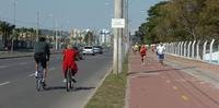 Bicicletas disputam com carros em Porto Alegre