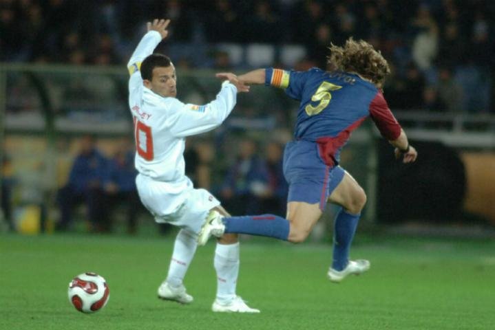 Iarley driblou Puyol e deu in&iacute;cio &agrave; jogada mais importante da hist&oacute;ria do Inter