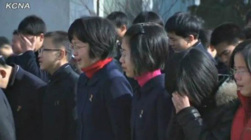 Norte-coreanos choram a morte de Kim Jong-Il