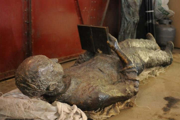 Est&aacute;tua de Drummond n&atilde;o tem data para retornar &agrave; Pra&ccedil;a da Alf&acirc;ndega