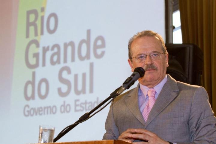 Tarso Genro disse que nos pr&oacute;ximos meses o governo vai lan&ccedil;ar uma pol&iacute;tica industrial