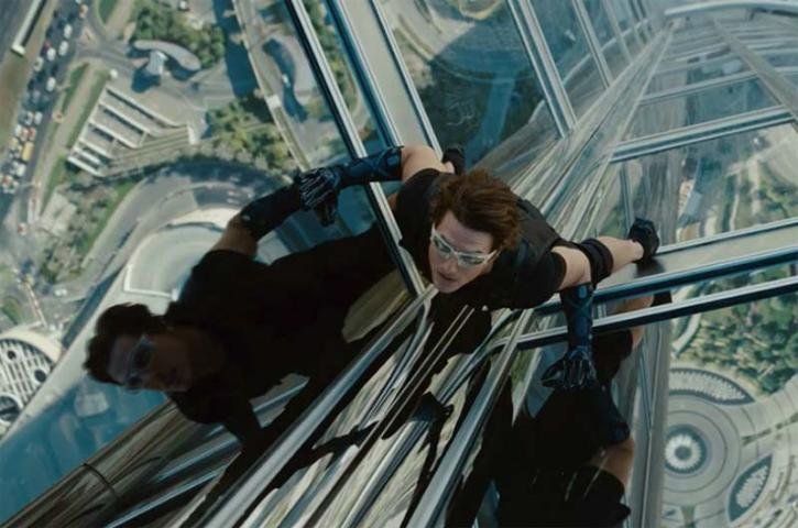 Ator de 50 anos escalou um dos pr&eacute;dios mais altos do mundo em Dubai para o filme
