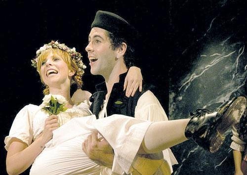Larissa Tavares em A Bilha Quebrada, de Cl&oacute;vis Massa, que estar&aacute; no Teatro de Arena