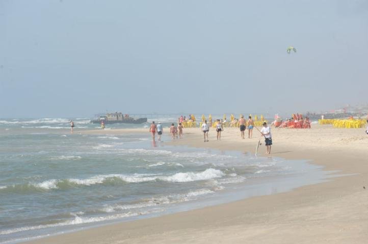 Ver&atilde;o come&ccedil;ou com sol, vento e mar limpo em Imb&eacute;