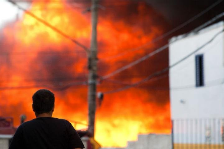 Inc&ecirc;ndio atingiu favela em S&atilde;o Paulo
