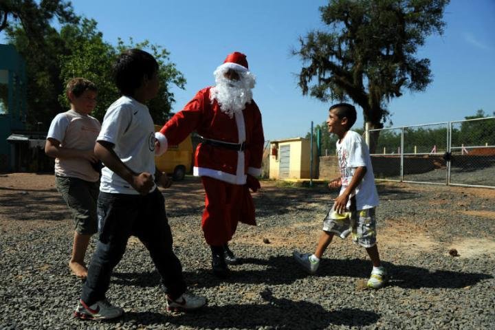 Crian&ccedil;as se divertiram com o Papai Noel dos Correios