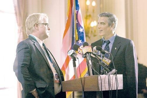 Philip Seymour Hoffman e George Clooney contracenam no filme com fundo pol&iacute;tico Tudo pelo Poder 