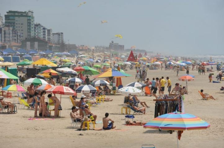 	Veranistas aproveitam o tempo bom no litoral