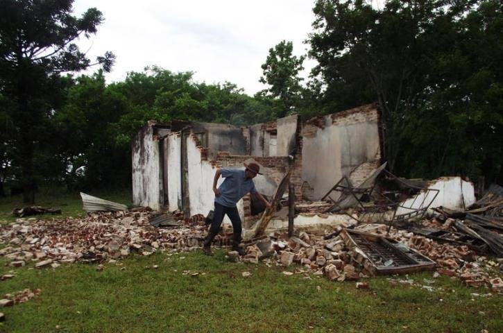 Ningu&eacute;m ficou ferido ap&oacute;s raio destruir casa
