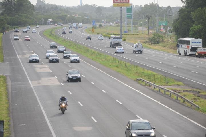 Movimento na freeway &eacute; intenso