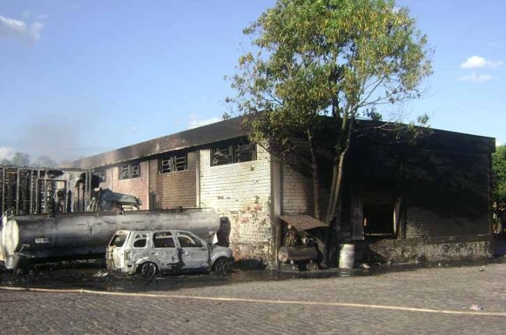  Fogo se alastrou rapidamente, tomando grandes propor&ccedil;&otilde;es