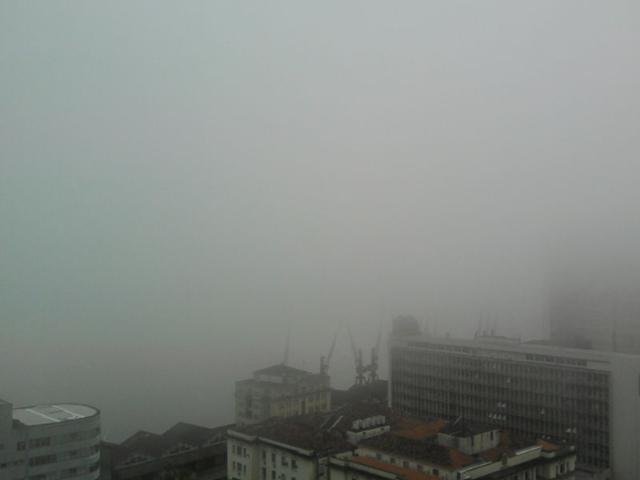 Porto Alegre amanheceu coberta pelo nevoeiro