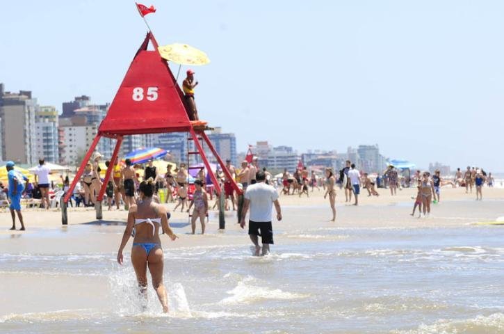 C&eacute;u limpo e mar claro brindaram quem est&aacute; no litoral
