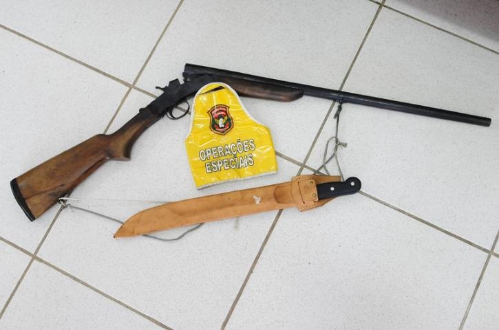 Homem &eacute; preso por porte ilegal de arma no litoral