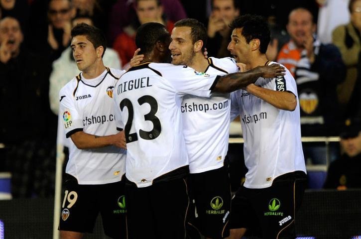 Com gol de Jonas, Valencia vence Sevilla na Copa do Rei