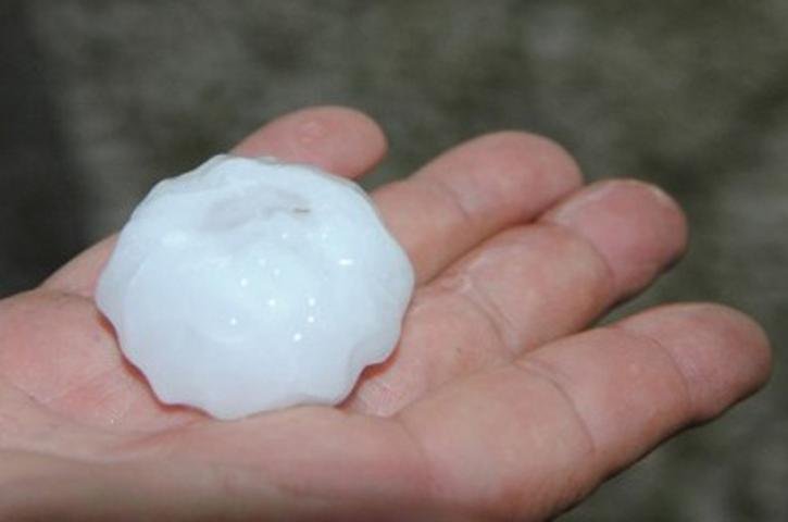  Granizo atingiu Crici&uacute;ma e poder&aacute; chegar &agrave; metade norte do Estado no fim de semana