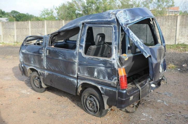 Towner ficou destru&iacute;da ap&oacute;s sofrer duas colis&otilde;es na madrugada deste s&aacute;bado
