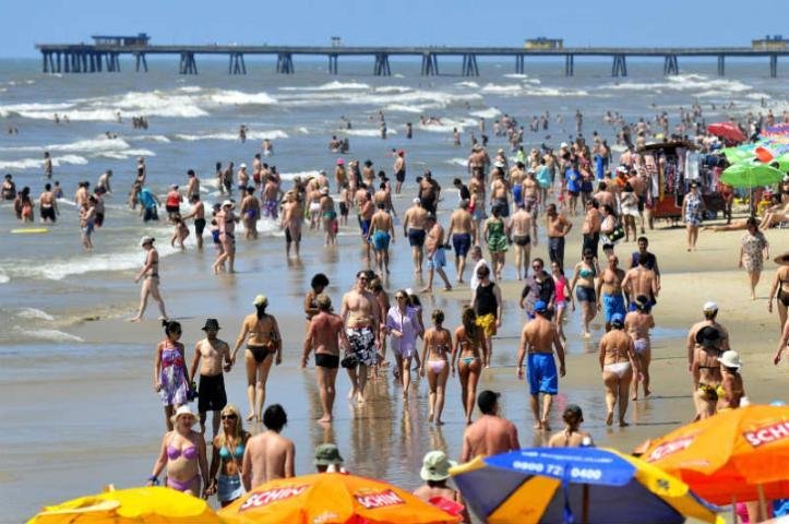Areia ficou lotada de veranistas