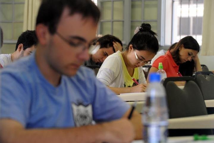 Vestibulandos da Ufrgs fazem provas de f&iacute;sica, literatura e l&iacute;ngua estrangeira