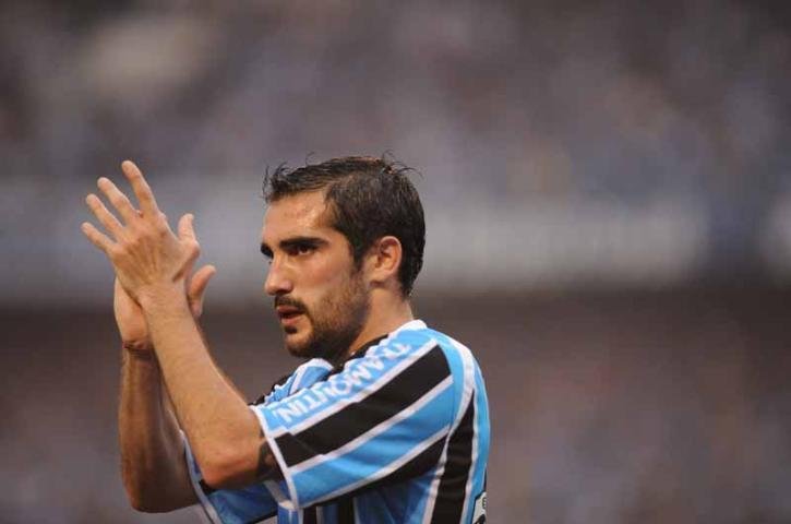 Ex-Gr&ecirc;mio, Escudero atuar&aacute; em 2012 pelo Atl&eacute;tico-MG